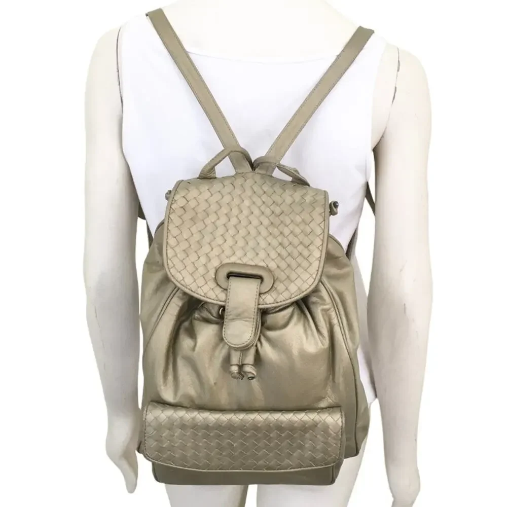 VTG ASPECTS Faux Leather Bucket Bag Backpack in Metallic Gold